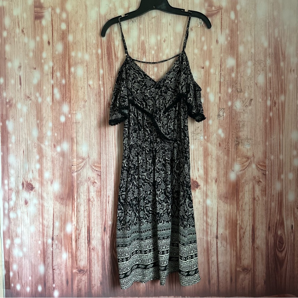 Xhilaration Black Floral Patterned Off Shoulder
Boho Sundress
